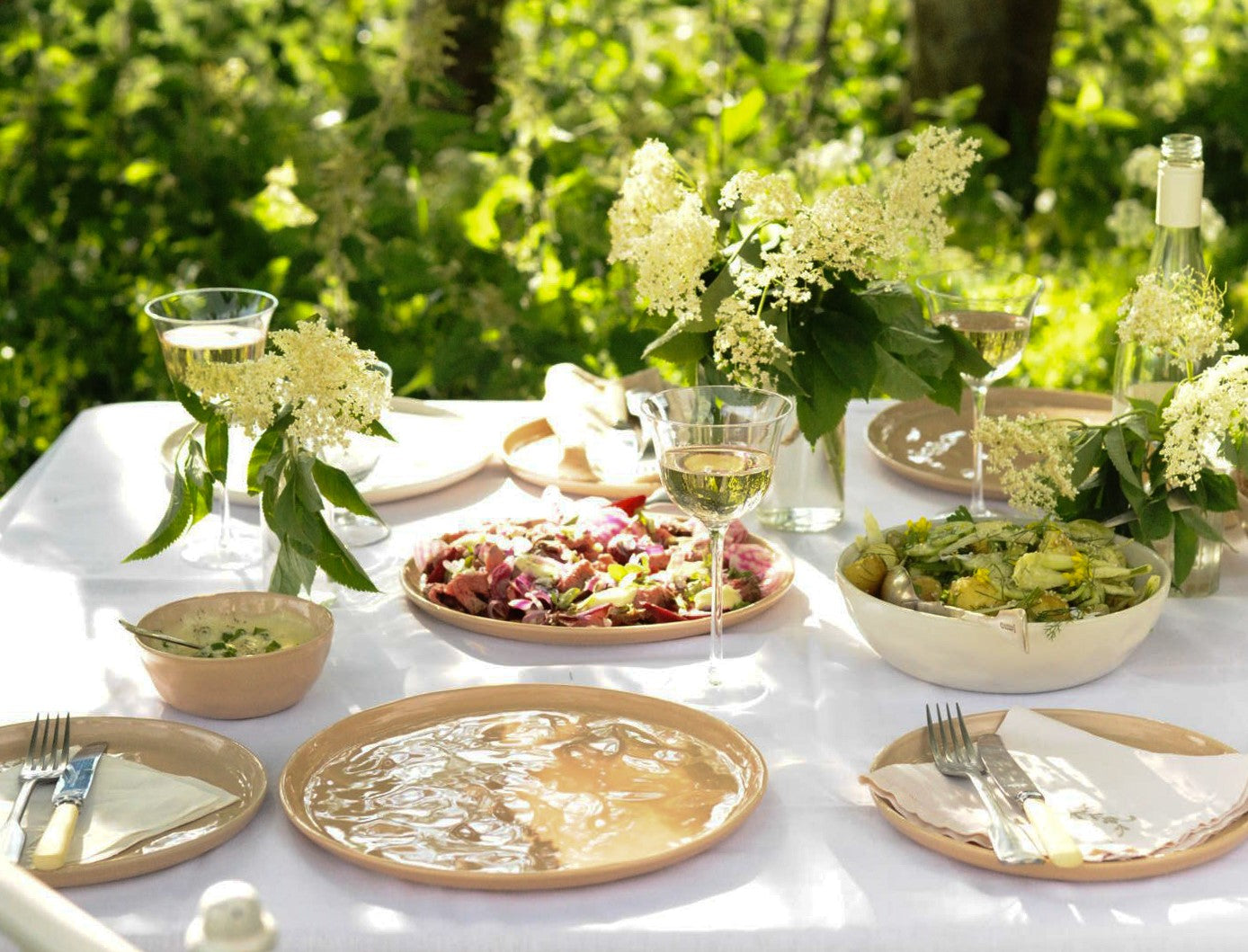 At the table: An alfresco lunch by Flora Shedden