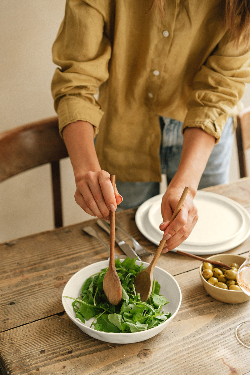 Medium serving bowl in Milk