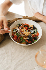 Medium serving bowl in Milk